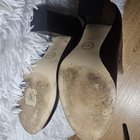 Michael Kors Brown Heeled Boots with Sophisticated Design - Picture 3 of 6